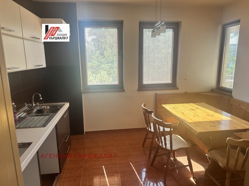 Продава 4-СТАЕН, гр. Кърджали, Център, снимка 2 - Апартаменти - 52693115