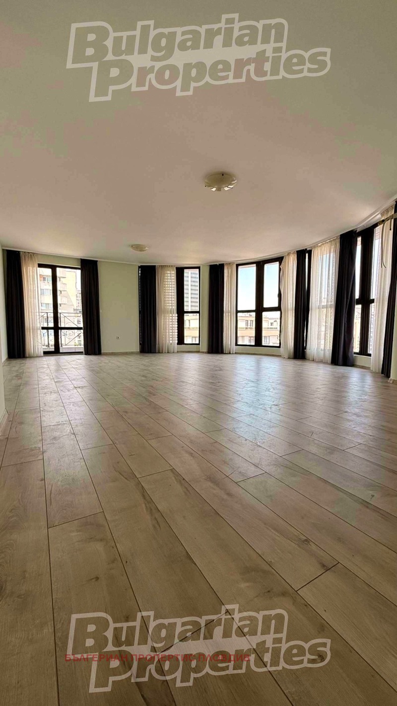 À venda  Mais de 3 quartos Plovdiv , Karchiiaka , 194 m² | 78907578