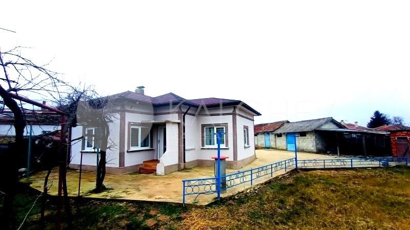 Продава КЪЩА, с. Соколово, област Добрич, снимка 2 - Къщи - 53722212