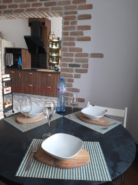 2 makuuhuonetta VINS-Tšerven ploštad, Varna