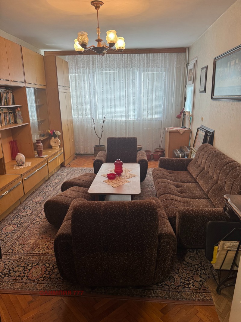 Продава 3-СТАЕН в град Плевен, Широк център - 90 кв.м / 135 000 € » 264 037.05 лв., ОЛИМПИЯ 777