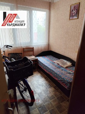 Обява продава 3-стаен, град Кърджали, Възрожденци