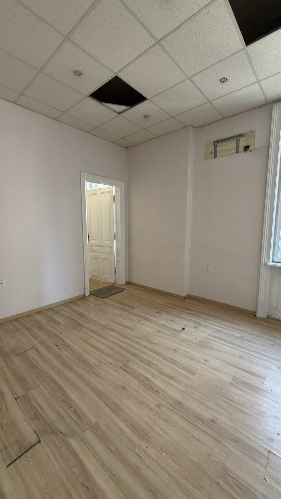 Продава МНОГОСТАЕН, гр. София, Център, снимка 2 - Апартаменти - 54798839