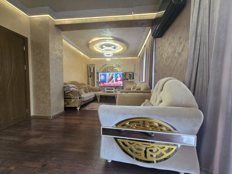 Продава КЪЩА, гр. София, Триъгълника, снимка 3 - Къщи - 53582030