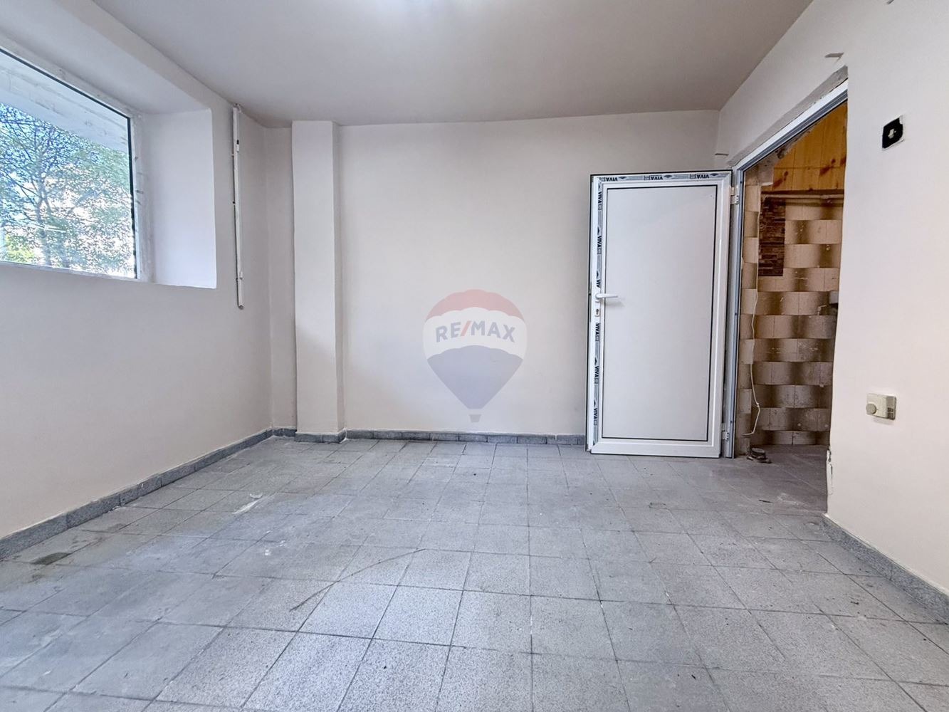 Продава МАГАЗИН, гр. Варна, Център, снимка 6 - Магазини - 54743376