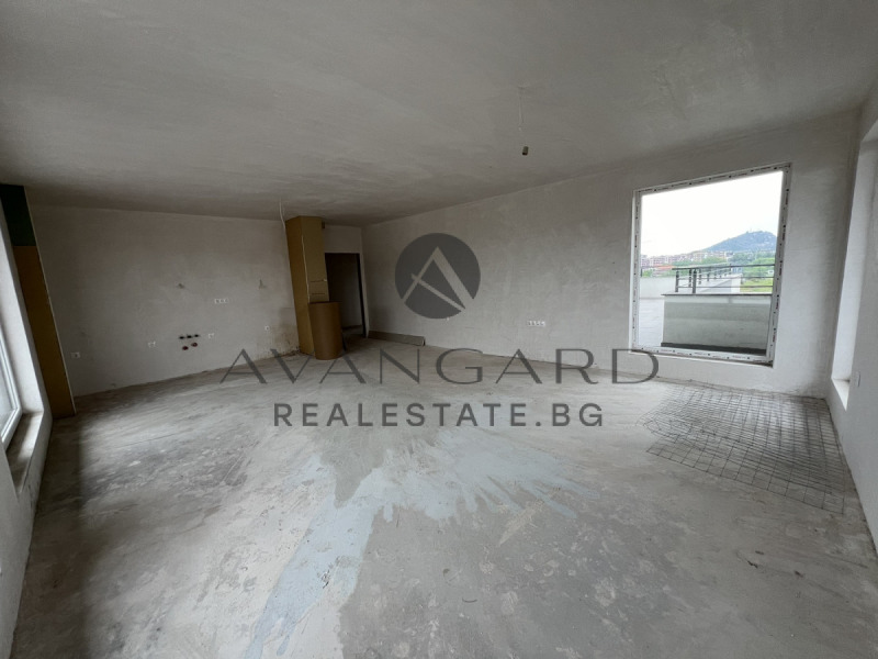 En venta  2 dormitorios Plovdiv , Ostromila , 206 metros cuadrados | 67703667 - imagen [2]