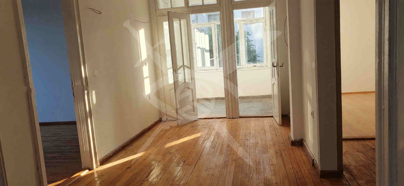 Продава МНОГОСТАЕН, гр. Бургас, Център, снимка 3 - Апартаменти - 54867612
