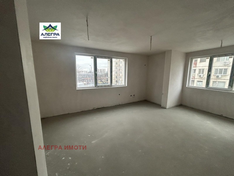 Продава 3-СТАЕН, гр. Пазарджик, Устрем