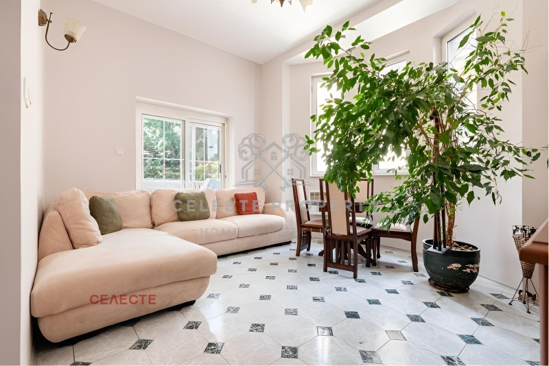 Продава  3-стаен град София , Център , 117 кв.м | 35914722
