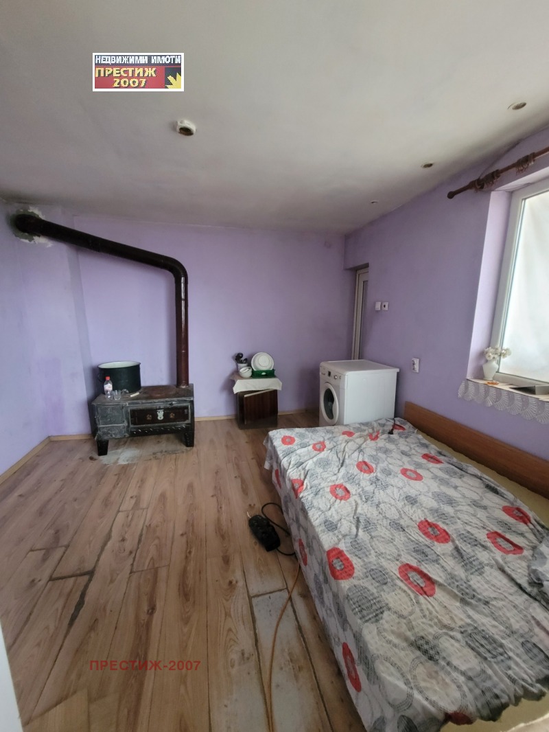 Продава ВИЛА в град Шумен, Боян Българанов 2 - 40 кв.м / 53 685.65 € » 105 000 лв., ПРЕСТИЖ-2007