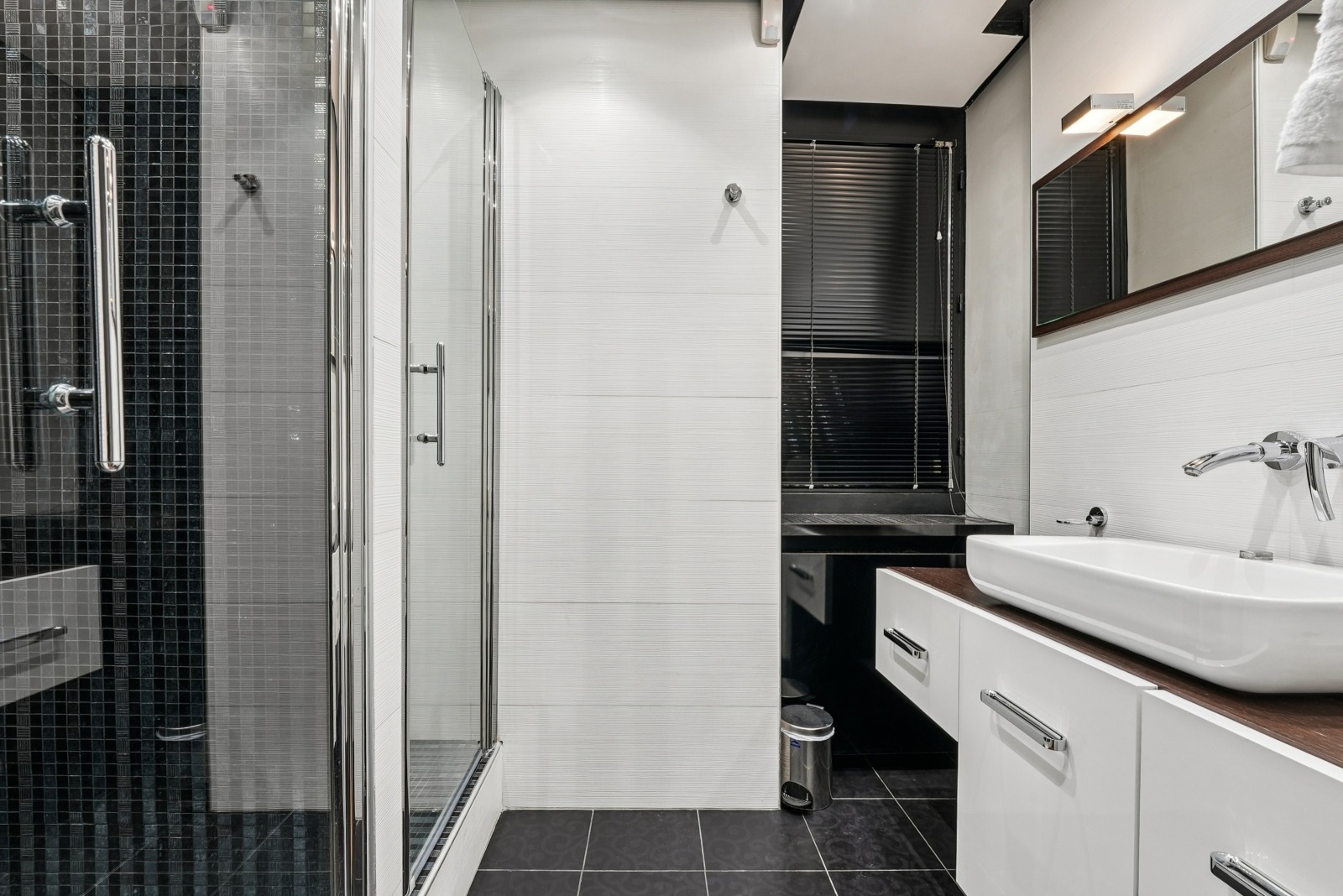 Продава МНОГОСТАЕН, гр. Варна, Център, снимка 7 - Апартаменти - 54344657