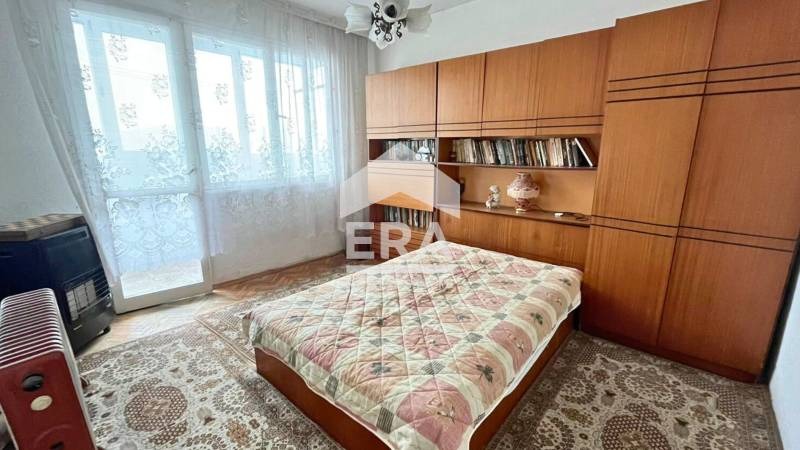 Продава 4-СТАЕН, гр. Търговище, Център, снимка 3 - Aпартаменти - 49354021