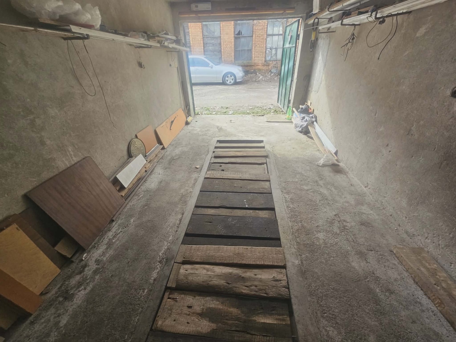 Продава ГАРАЖ, ПАРКОМЯСТО, гр. Кърджали, Център, снимка 2 - Гаражи и паркоместа - 53761161