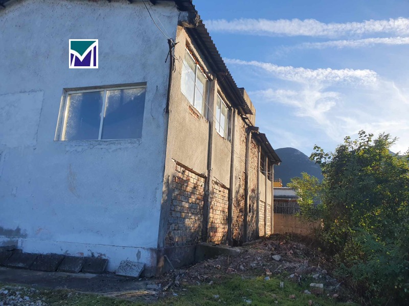 Продава ПРОМ. ПОМЕЩЕНИЕ в град Враца, Промишлена зона - Изток - 1084 кв.м / 130 000 € » 254 257.90 лв., МОНОГРАМ-ИНДУСТРИАЛНИ И ЛОГИСТИЧНИ ИМОТИ