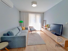 1 quarto Lazur, Burgas