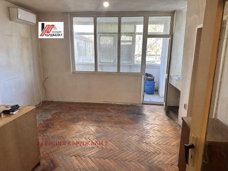 Продава 3-СТАЕН, гр. Кърджали, Веселчане