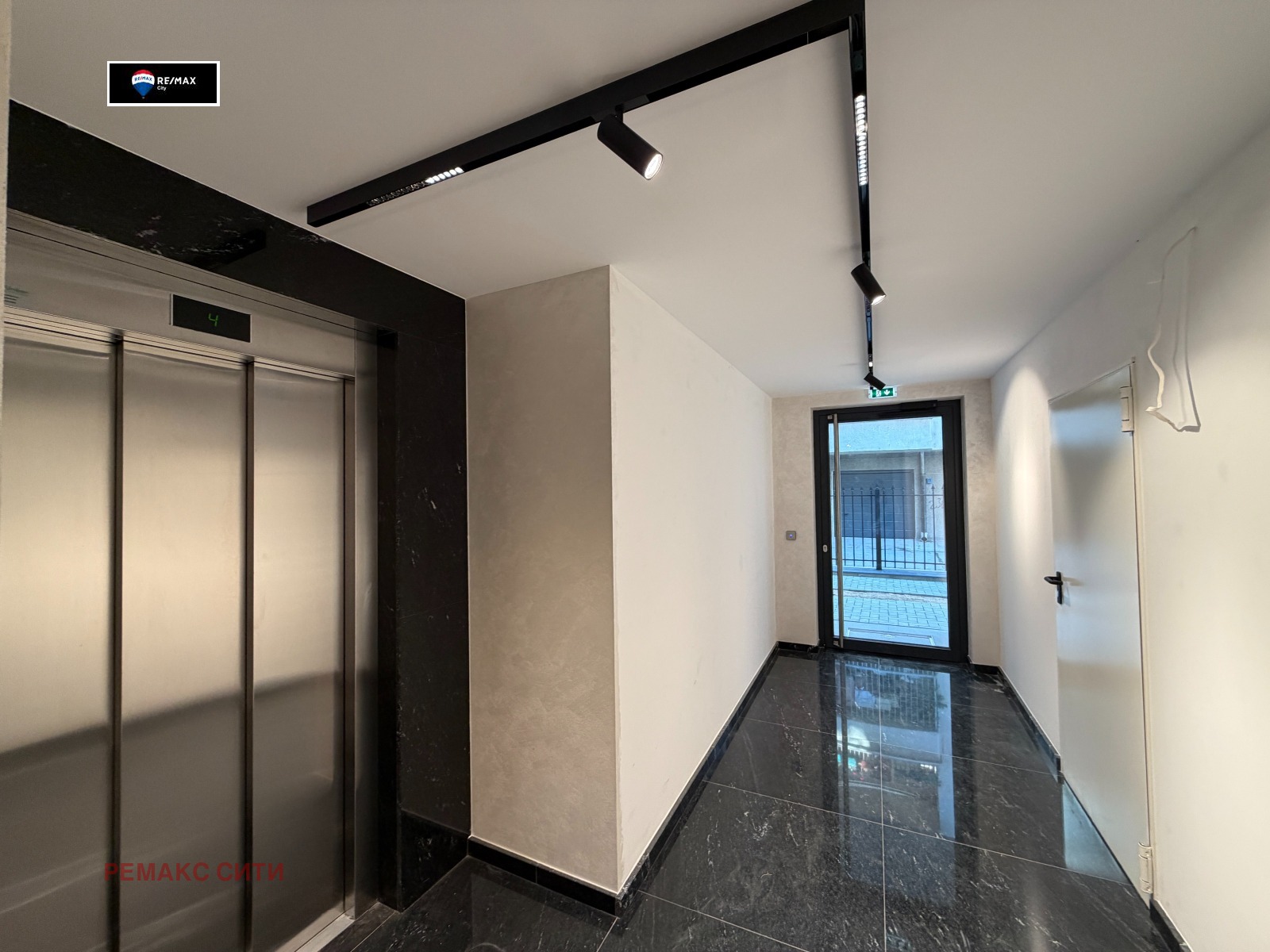 Продава 4-СТАЕН, гр. София, Лагера, снимка 3 - Апартаменти - 55564606