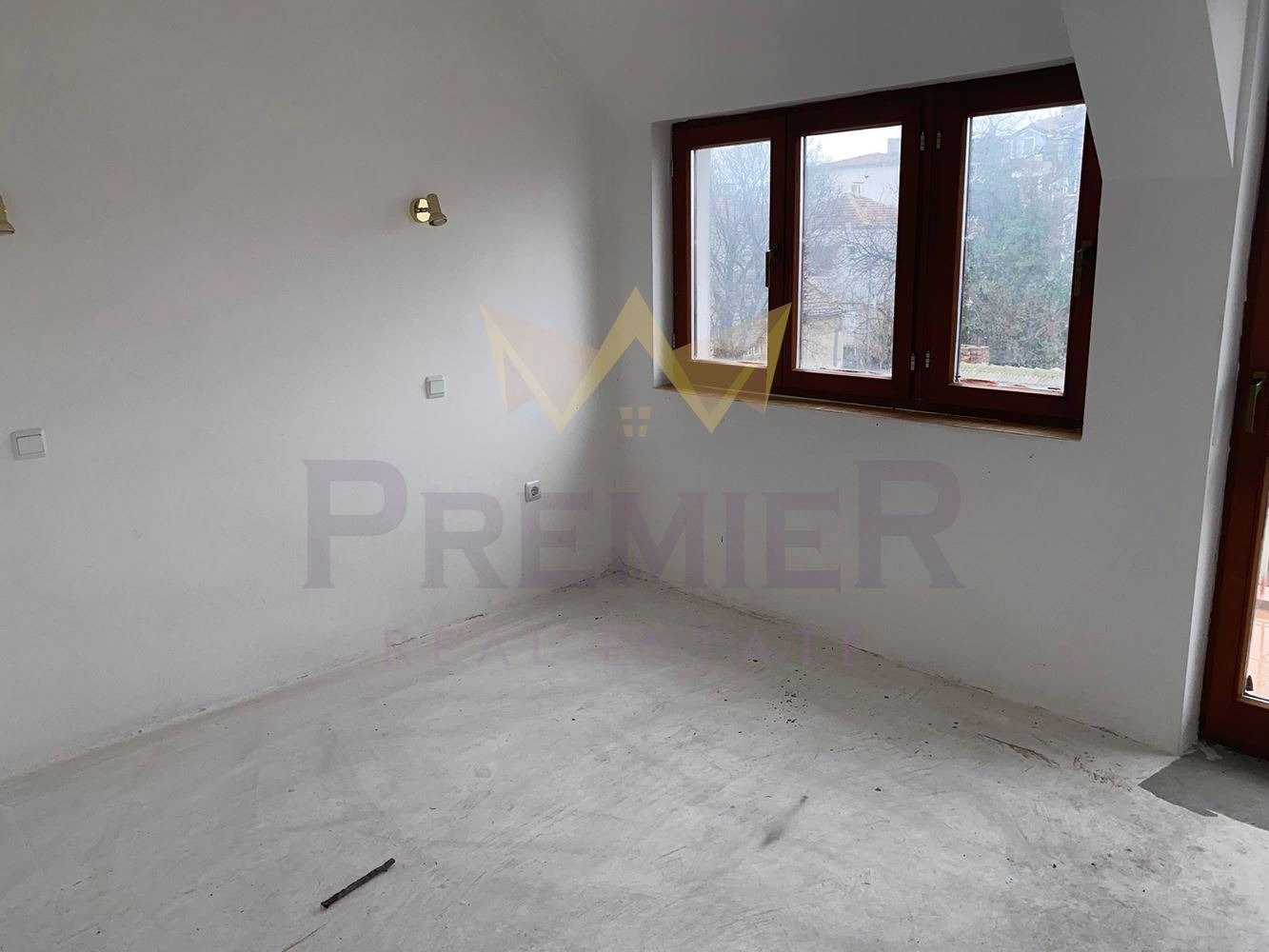 Продава МНОГОСТАЕН, гр. Бургас, Център, снимка 3 - Апартаменти - 54064374