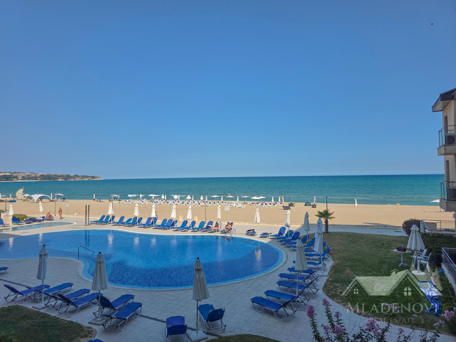 Продава МНОГОСТАЕН, гр. Обзор, област Бургас, снимка 2 - Апартаменти - 56062812