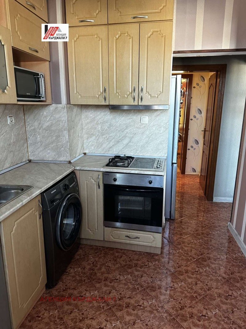 Продава 4-СТАЕН, гр. Кърджали, Център, снимка 10 - Апартаменти - 52359615