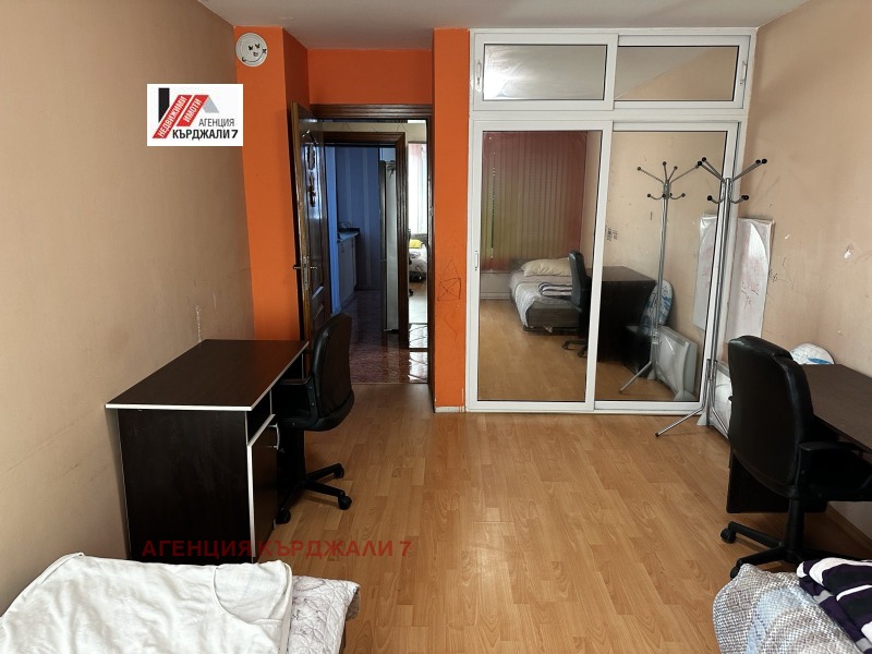 Продава 4-СТАЕН, гр. Кърджали, Център, снимка 4 - Апартаменти - 52359615