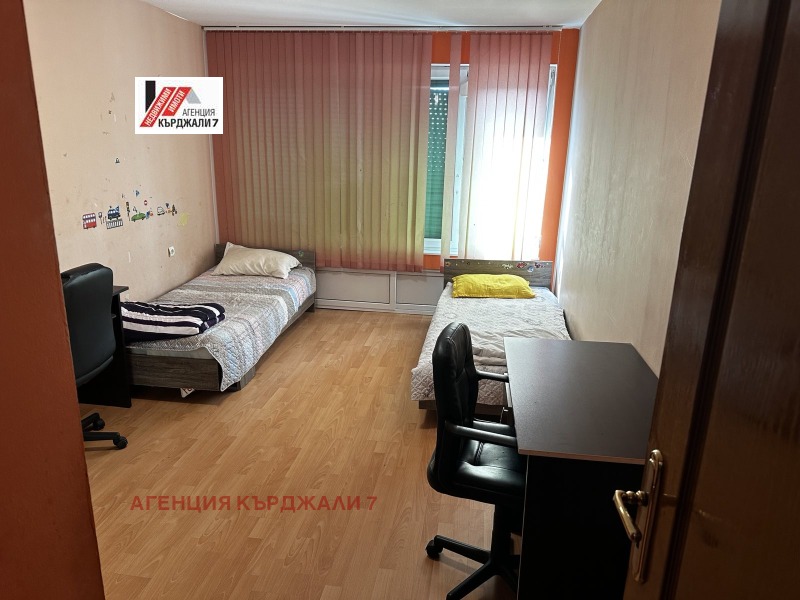 Продава 4-СТАЕН, гр. Кърджали, Център, снимка 2 - Апартаменти - 52359615