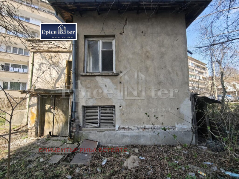 Продава КЪЩА в град Перник, Център - 65 кв.м / 126 999 € » 248 388.45 лв., ЕПИЦЕНТЪР РИЪЛ ЕСТЕЙТС
