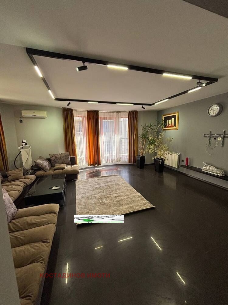 In vendita  3+ camere da letto Plovdiv , Karshiiaka , 153 mq | 41360936