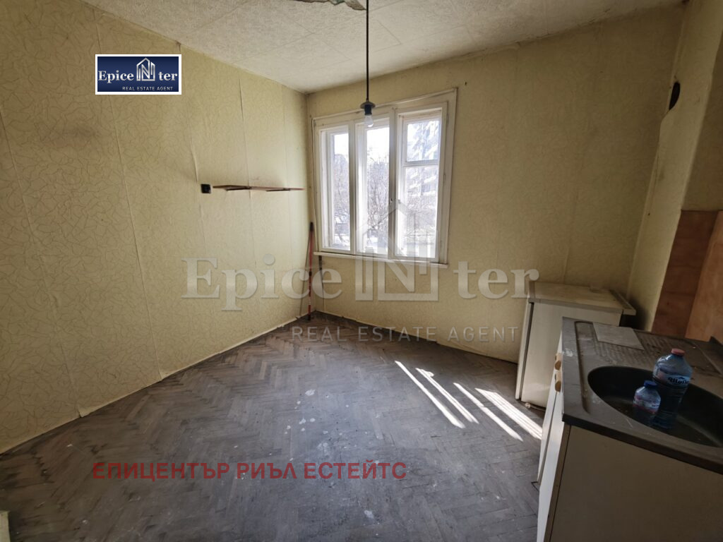 Продава КЪЩА, гр. Перник, Център, снимка 16 - Къщи - 53995756