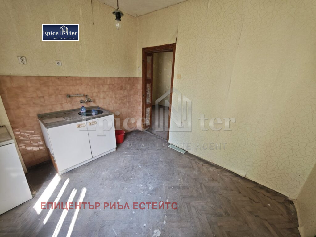 Продава КЪЩА, гр. Перник, Център, снимка 15 - Къщи - 53995756