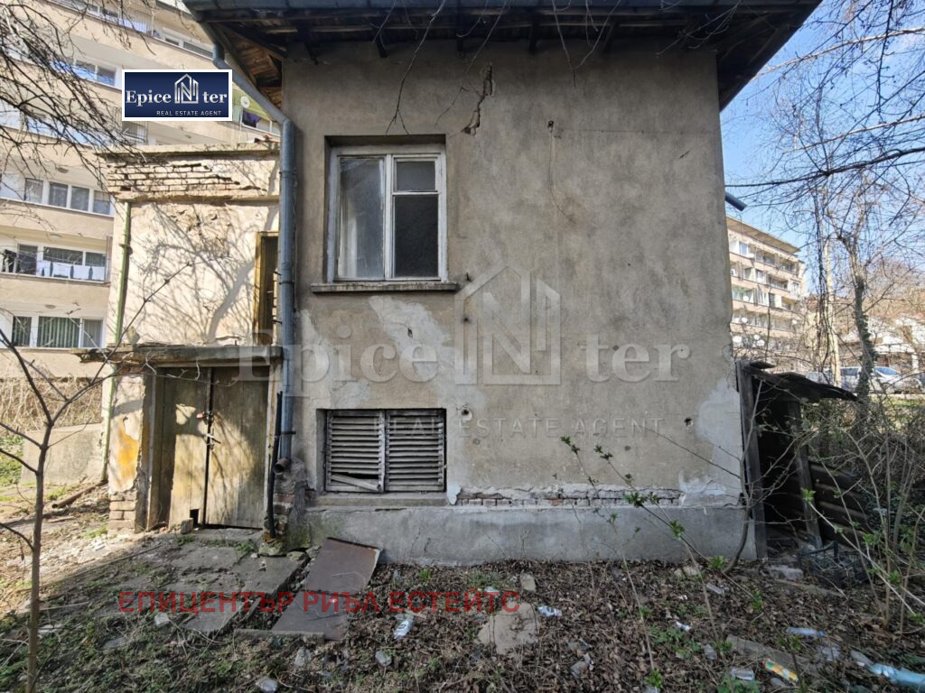 Продава КЪЩА, гр. Перник, Център