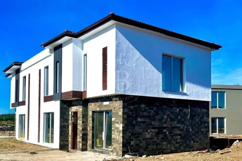 En venta  Casa región Sofia , Pozharevo , 200 metros cuadrados | 83888163