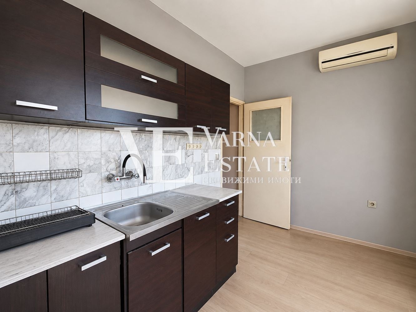 Продава 3-СТАЕН, гр. Варна, Лятно кино Тракия, снимка 2 - Апартаменти - 55750185