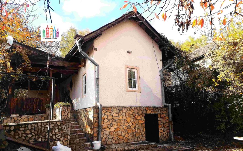 Продава КЪЩА, с. Брусник, област Перник, снимка 2 - Къщи - 52437245