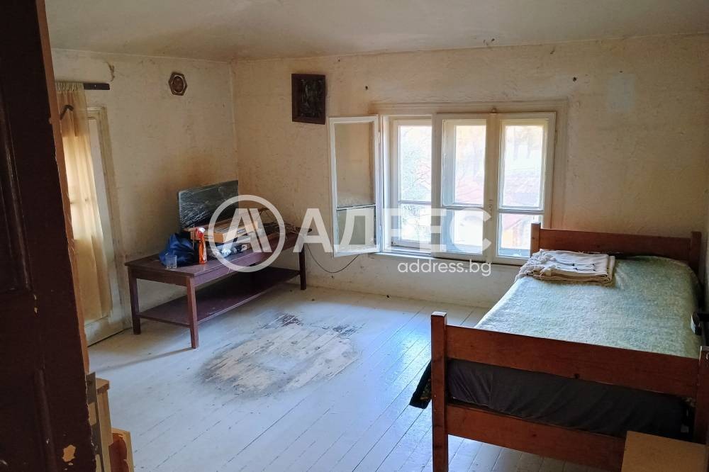 Продава ЕТАЖ ОТ КЪЩА, гр. София, Карпузица, снимка 2 - Етаж от къща - 54604641