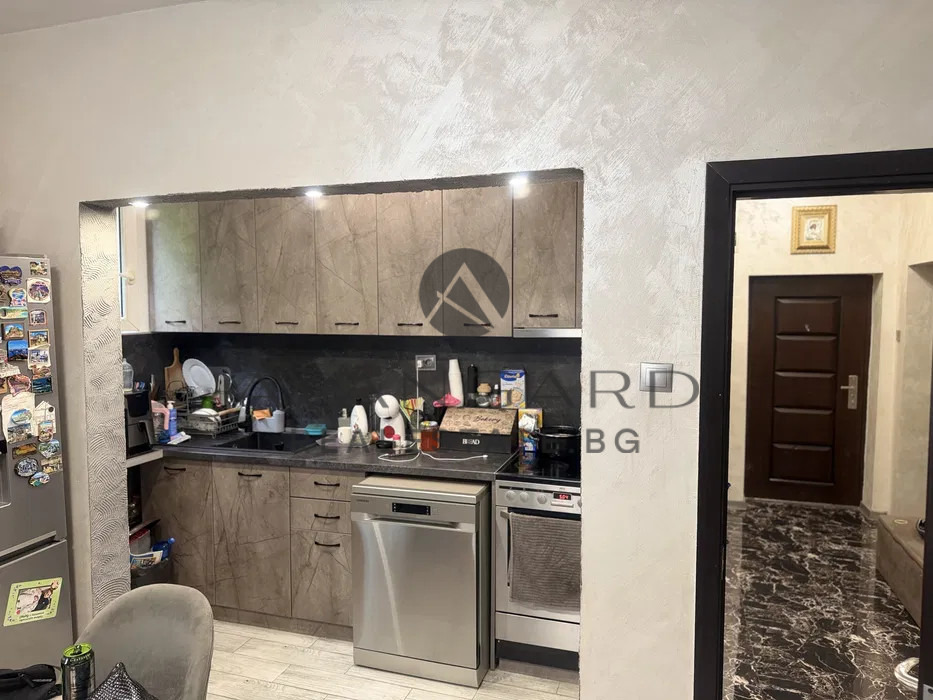 Продава ЕТАЖ ОТ КЪЩА, гр. Пловдив, Кючук Париж, снимка 2 - Етаж от къща - 54615958