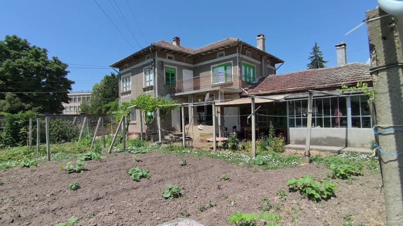 Продава КЪЩА в област Велико Търново, с. Долна Липница - 228 кв.м / 42 000 € » 82 144.86 лв., АТИКА