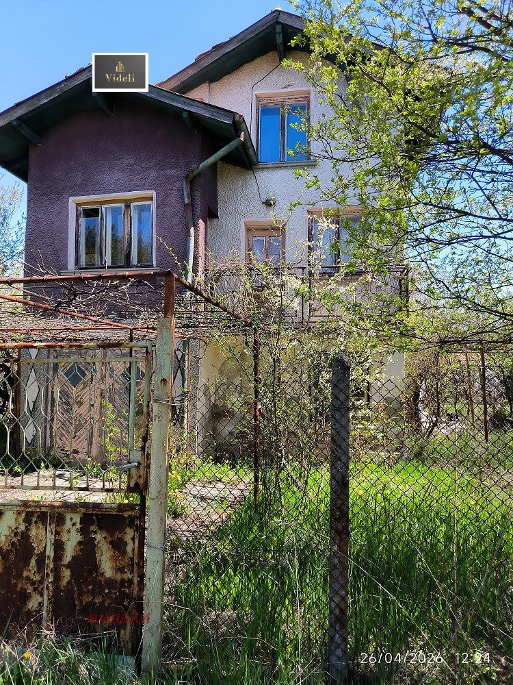 Продава КЪЩА, с. Селянин, област София област