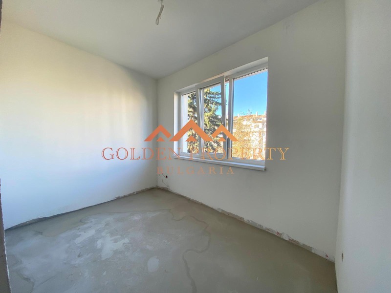 Продава 3-СТАЕН, гр. Перник, Изток, снимка 2 - Апартаменти - 52806926