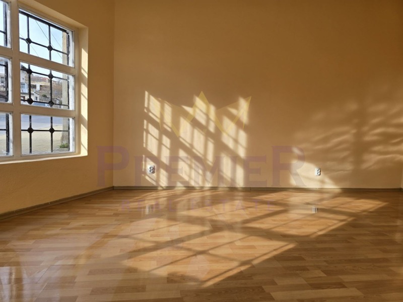 Продава АТЕЛИЕ, ТАВАН, гр. Балчик, област Добрич, снимка 2 - Апартаменти - 53429158