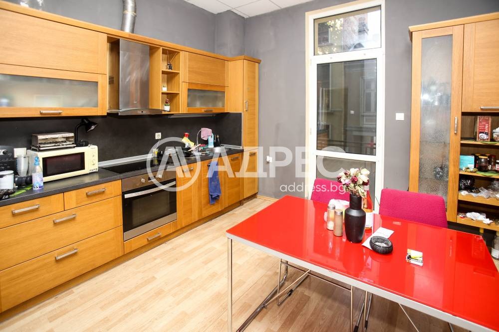 Продава МНОГОСТАЕН, гр. София, Център, снимка 5 - Апартаменти - 54111108