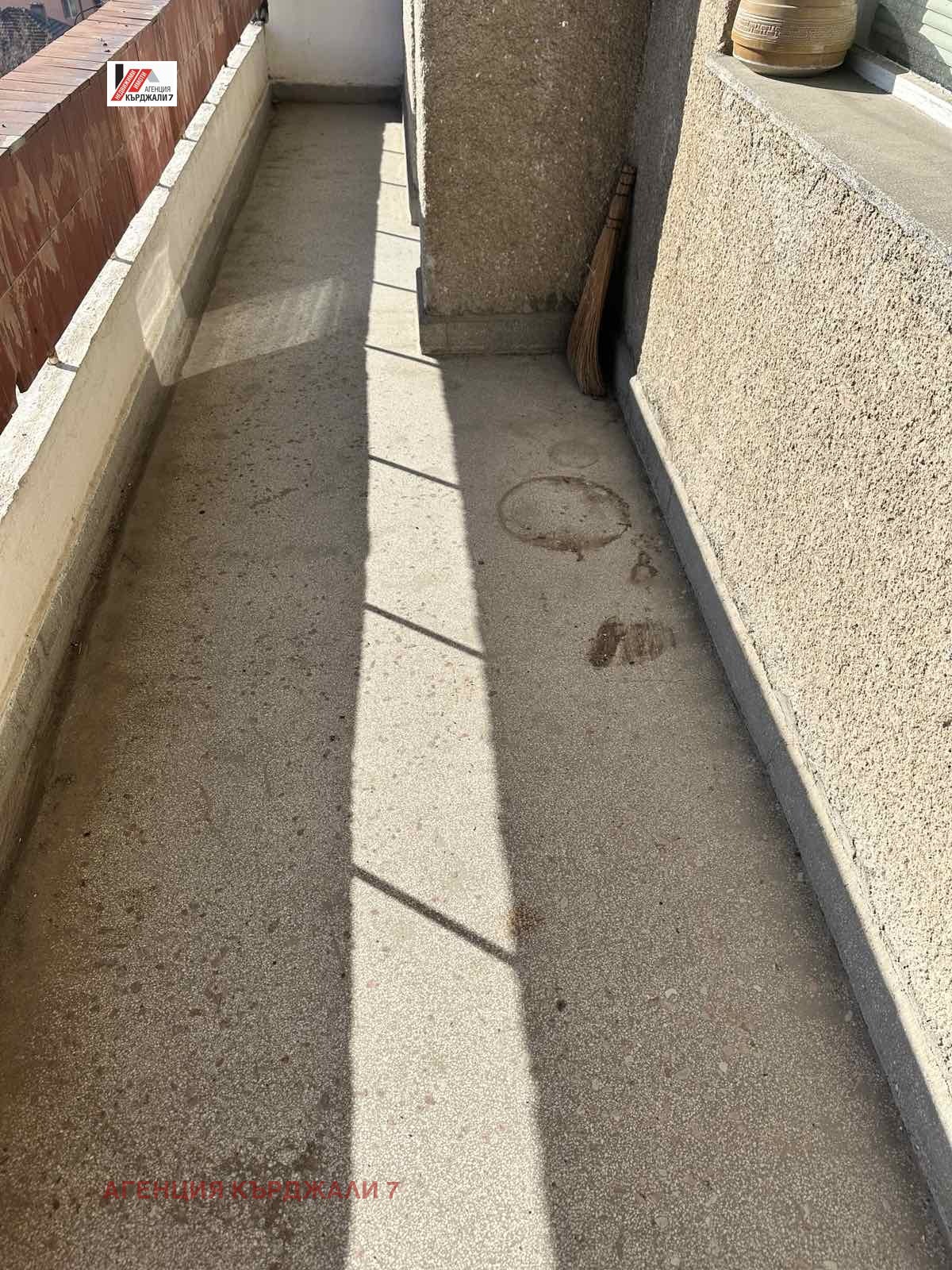 Продава МНОГОСТАЕН, гр. Кърджали, Байкал, снимка 9 - Апартаменти - 53677801