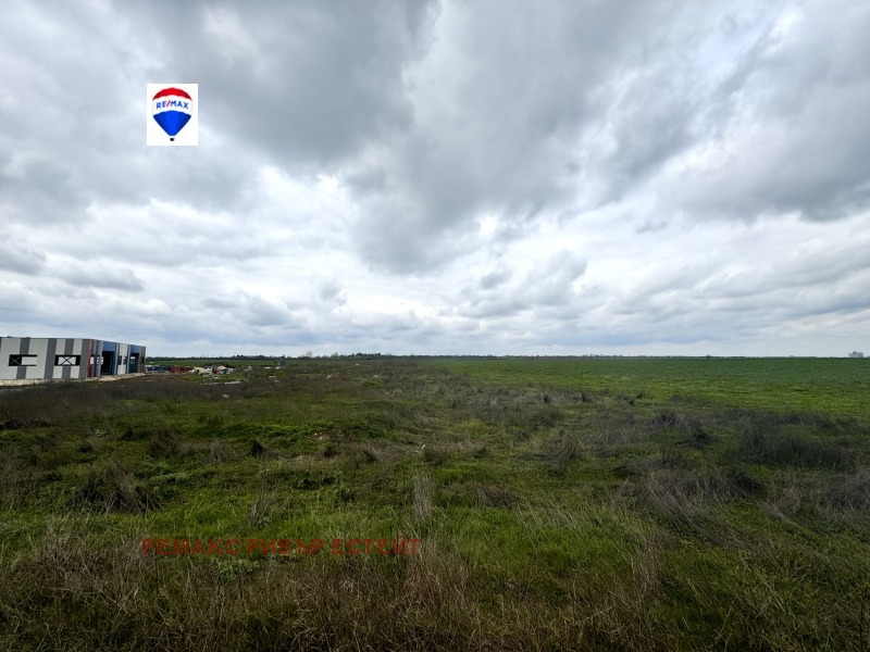 Продава ПАРЦЕЛ в град Русе, Промишлена зона - Изток - 38993 кв.м / 1 204 900 € » 2 356 579.57 лв., РЕМАКС РИВЪР ЕСТЕЙТ