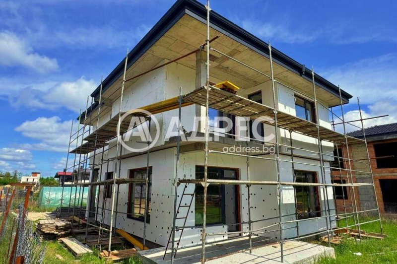 Till salu  Hus region Sofia , Bojuristje , 216 kvm | 66889912 - bild [2]