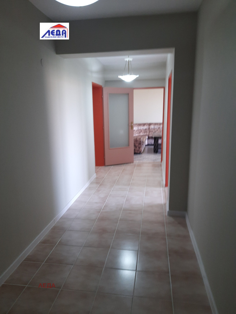 En venta  3 dormitorios Pleven , 9-ti kvartal , 130 metros cuadrados | 73387771 - imagen [15]