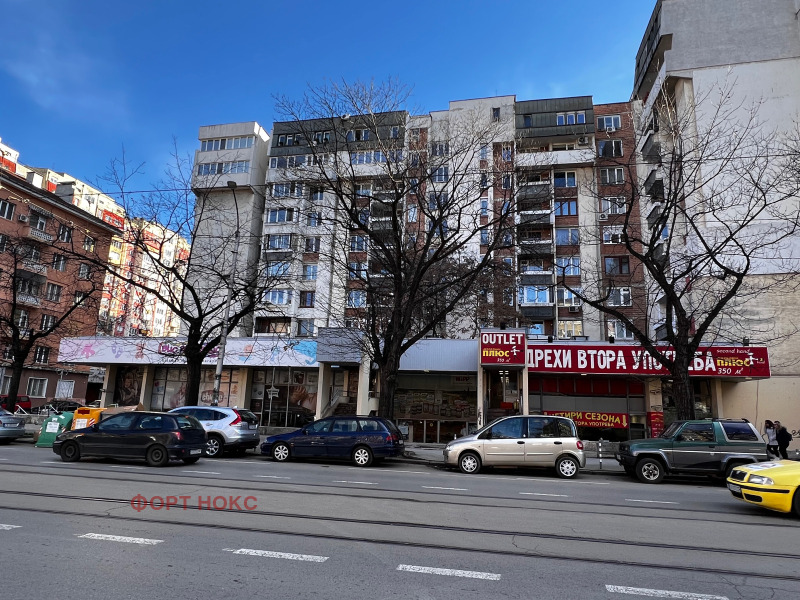 Продава МАГАЗИН в град София, Център - 1350 кв.м / 3 200 000 € » 6 258 656.00 лв., ФОРТ НОКС