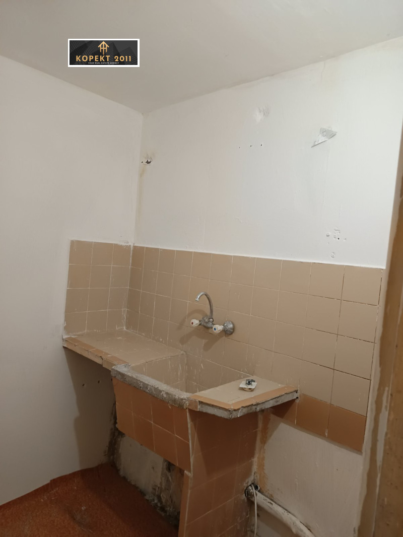 Продава  2-стаен град Русе , Здравец Север 2 , 80 кв.м | 38998836 - изображение [8]
