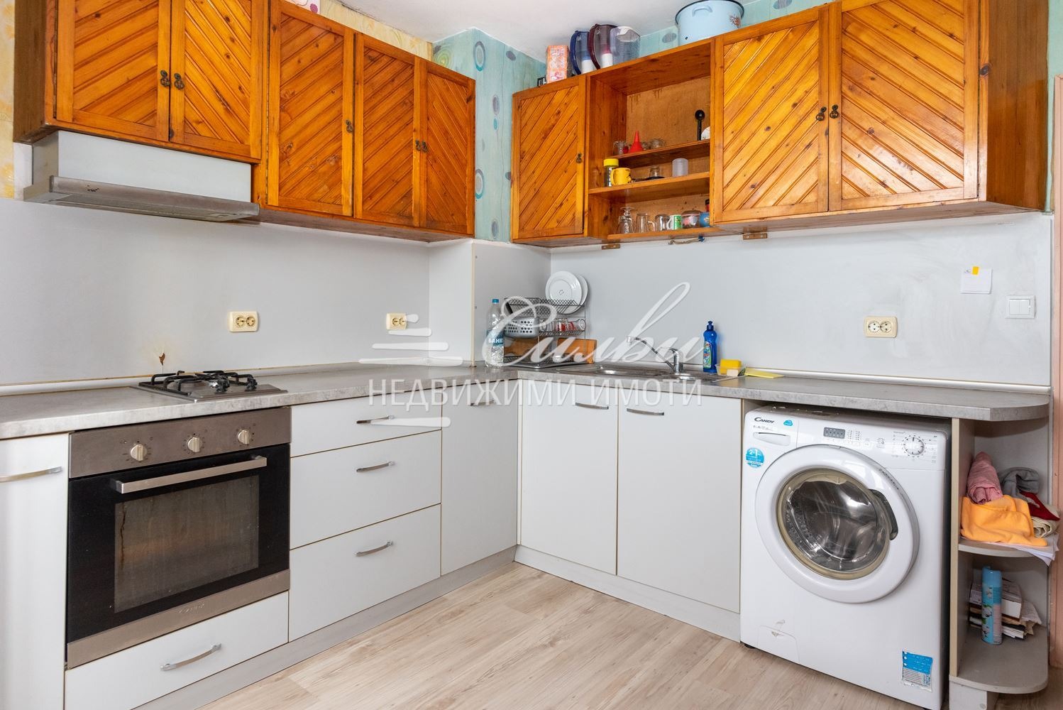 Продава МНОГОСТАЕН, гр. Шумен, Тракия, снимка 2 - Апартаменти - 52602323