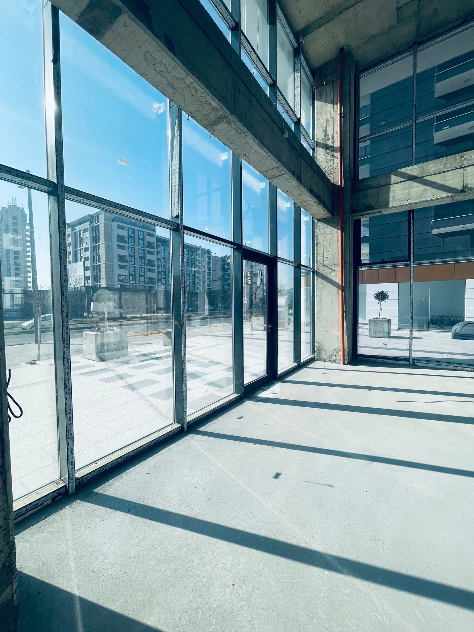 Продава МАГАЗИН, гр. Кърджали, Център, снимка 2 - Магазини - 52230338