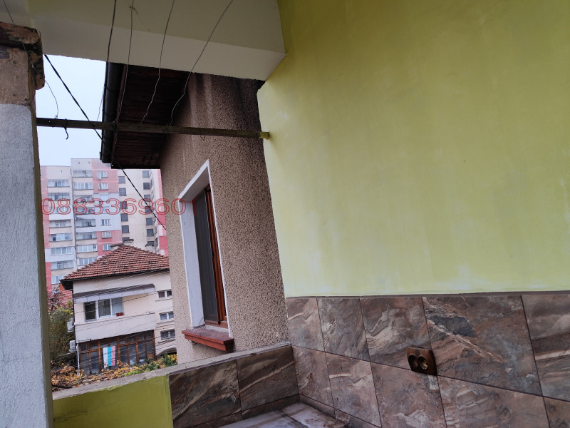 Продава ЕТАЖ ОТ КЪЩА, гр. Ловеч, Широк център, снимка 12 - Етаж от къща - 52779692